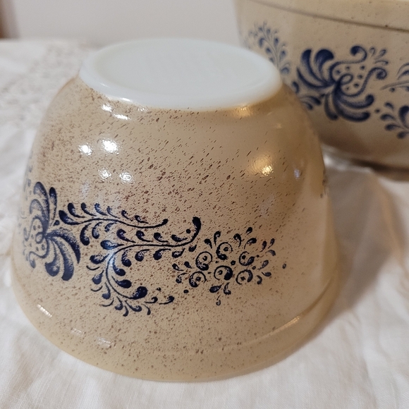 Pyrex Homestead Mixing Bowls Set - Picture 3 of 10